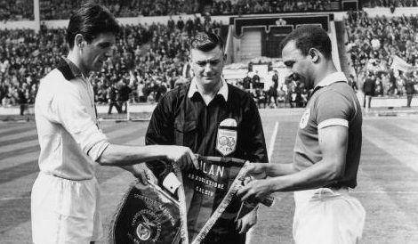AC Milan versus Benfica pada 1963. (twitter.com/ChampionsLeague)