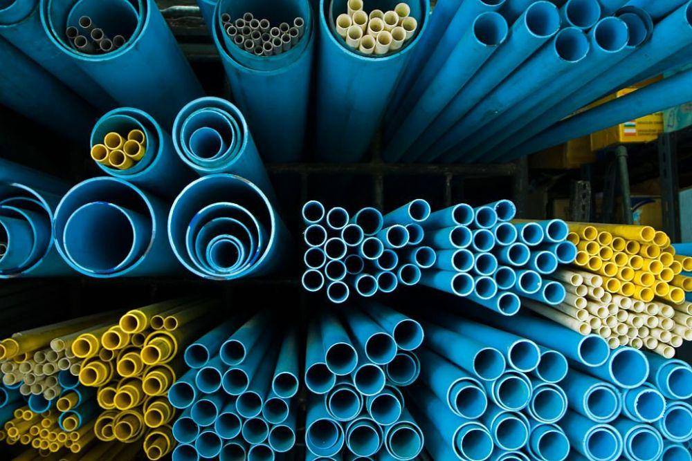 polyvinyl chloride untuk pipa (https://www.istockphoto.com/sndrk)