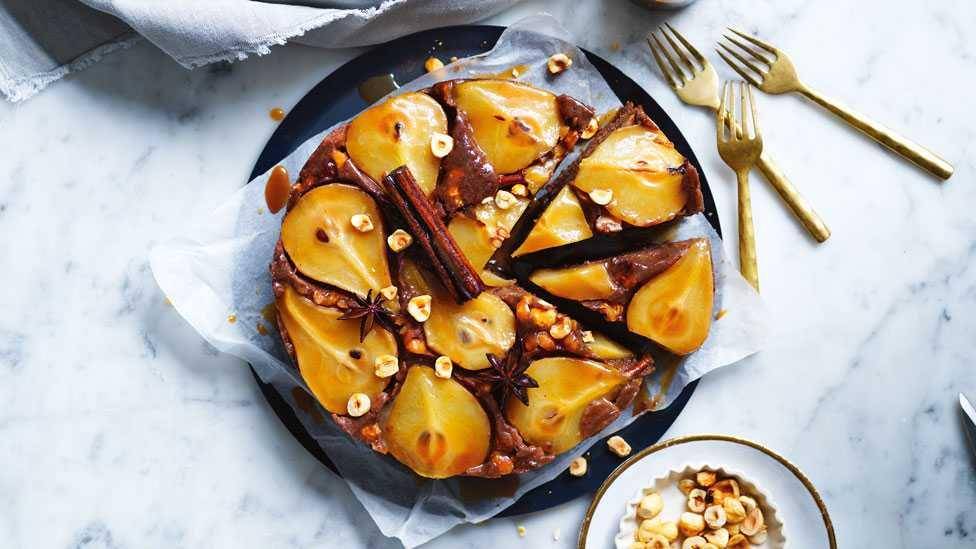 ilustrasi puding cokelat pear (coles.com.au)