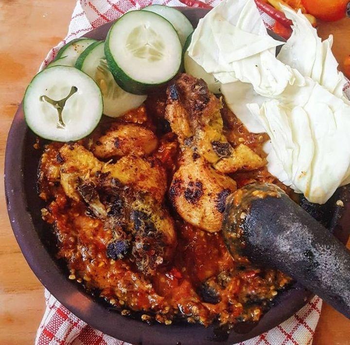 Resep Pecel Ayam Sambal Bawang ala Warung Tenda yang Nikmat