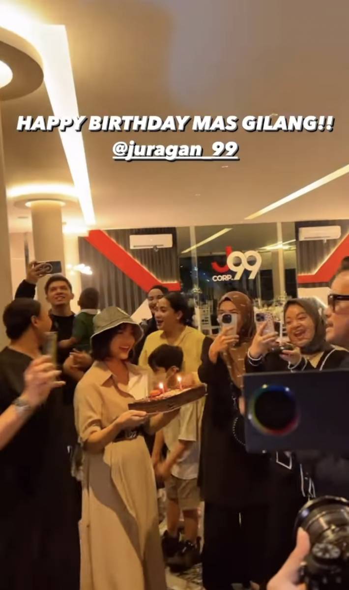 momen perayaan ulang tahun Gilang Juragan99 (instagram.com/fuji_an)