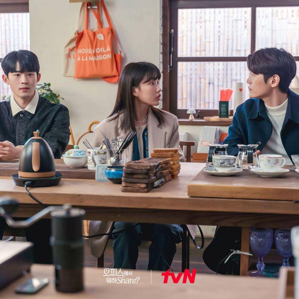 cuplikan drama O'PENing: What Are You Doing in the Office, Share? (instagram.com/tvn_o.pening)