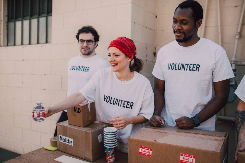 ilustrasi volunteer (pexels.com/RODNAE Productions)