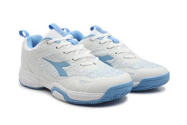 DIADORA Slice Women Tennis Shoes sebagai rekomendasi sepatu tenis untuk wanita (planetsports.asia)