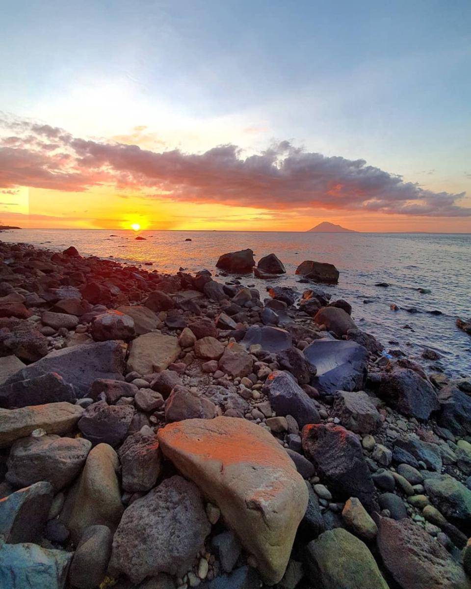 potret Pantai Malalayang (instagram.com/brian_etho)