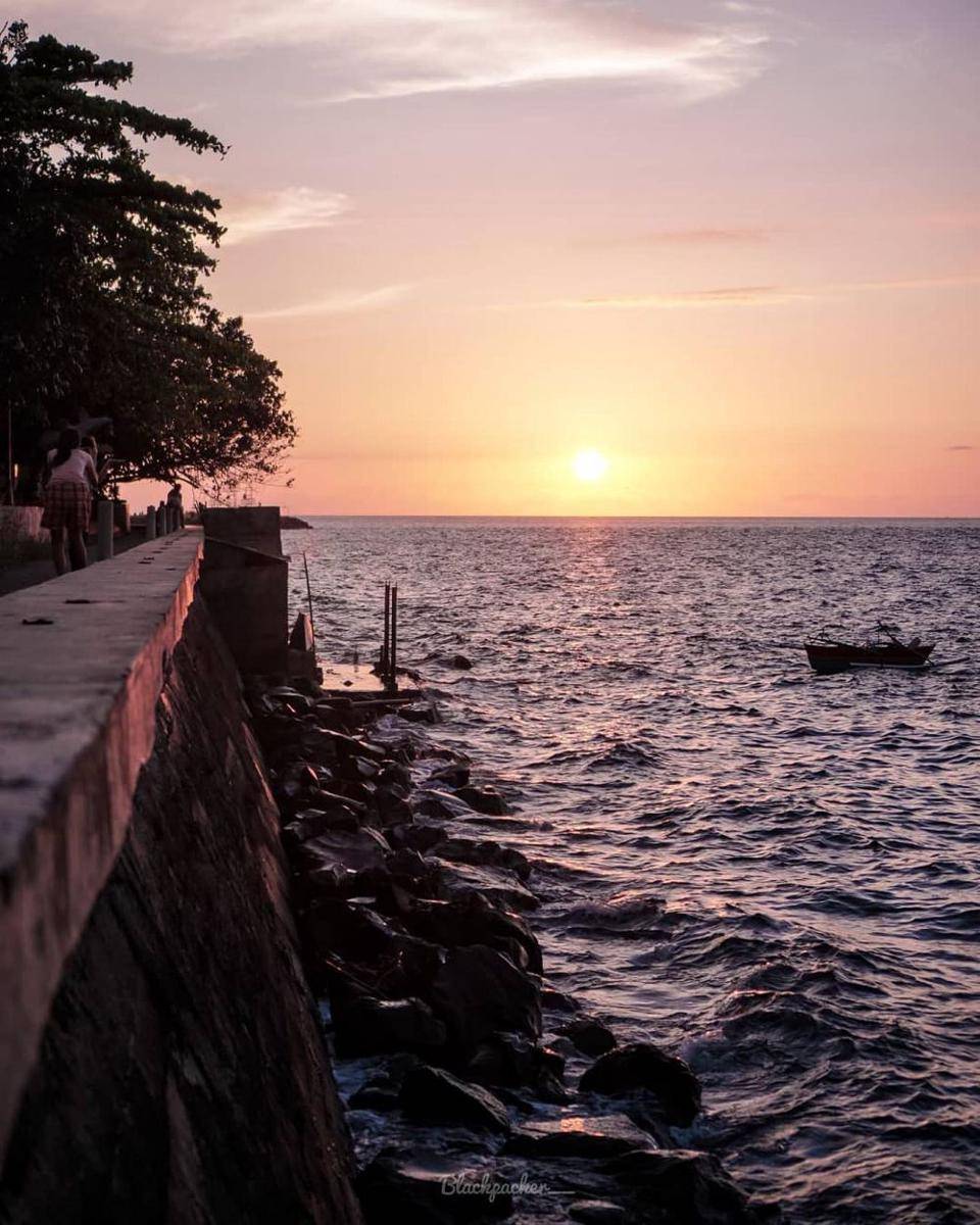 potret Pantai Malalayang (instagram.com/exploremanado)