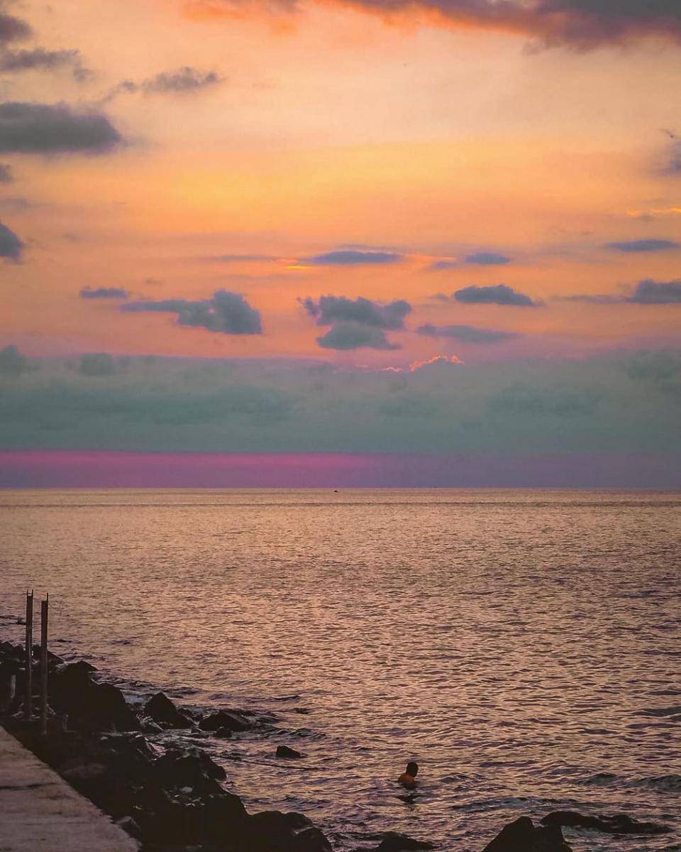 potret Pantai Malalayang (instagram.com/idataufiktb)