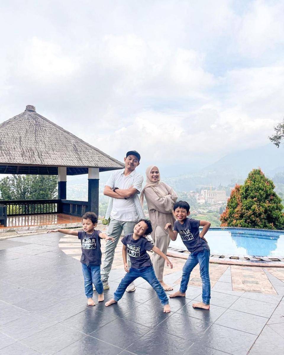 potret keluarga Ovie Wali Band (instagram.com/riaa_ovie)