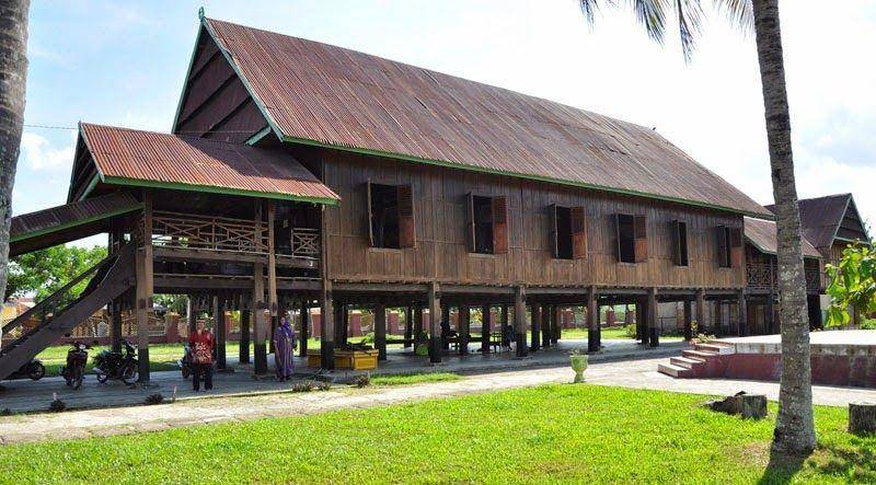 Bola Soba' atau Saoraja, rumah adat milik masyarakat Bugis yang berada di Kabupaten Bone. (Dok. Direktorat Warisan dan Diplomasi Budaya Kemdikbud)