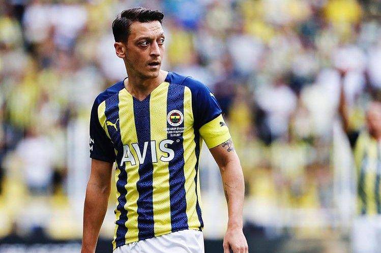 Mesut Özil (instagram.com/ fenerbahce)