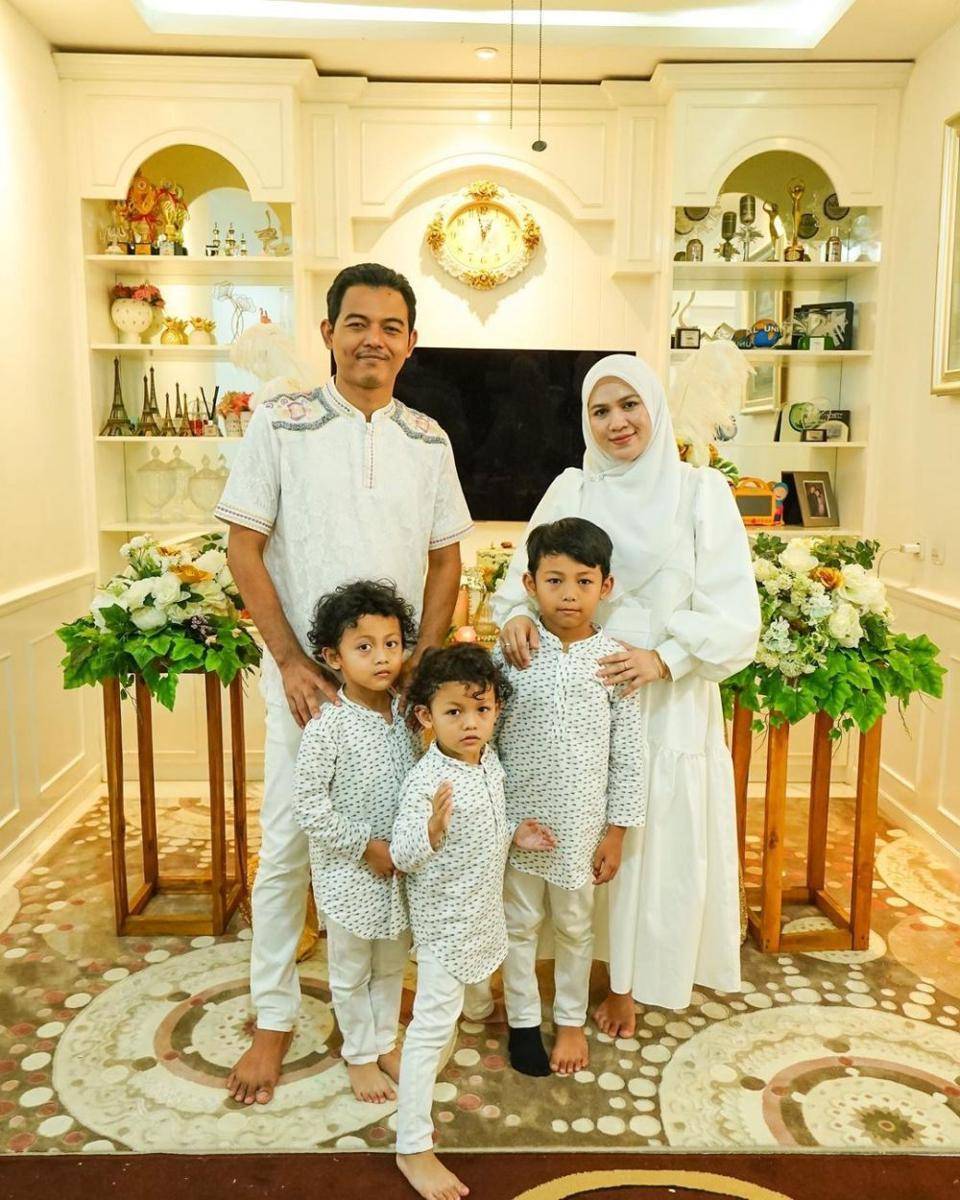 potret keluarga Ovie Wali Band (instagram.com/riaa_ovie)