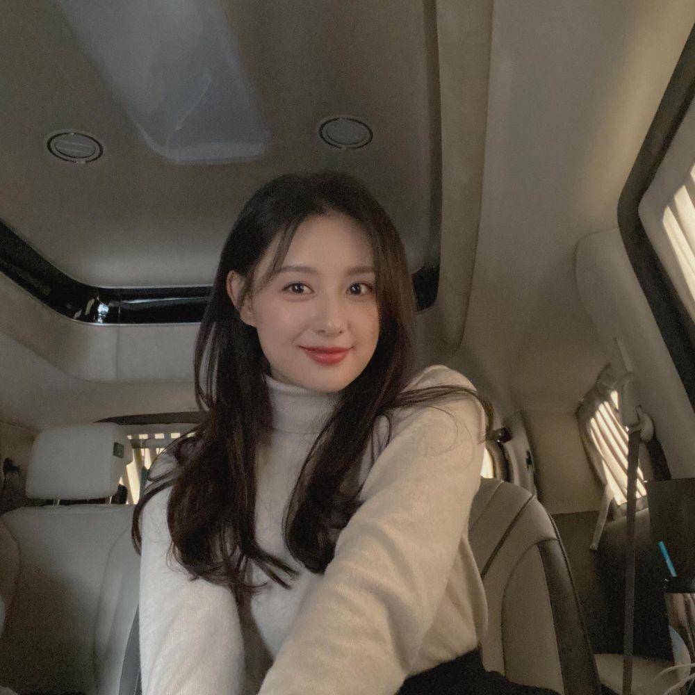 Kim Ji Won (instagram.com/geewonii)