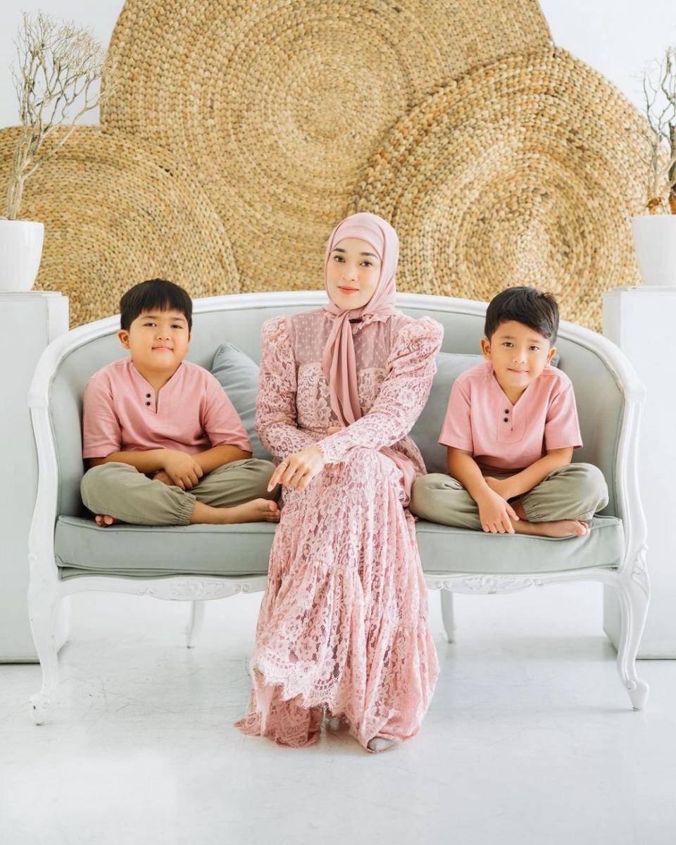 Ririe Fairus dan buah hati (instagram.com/ririe_fairus)