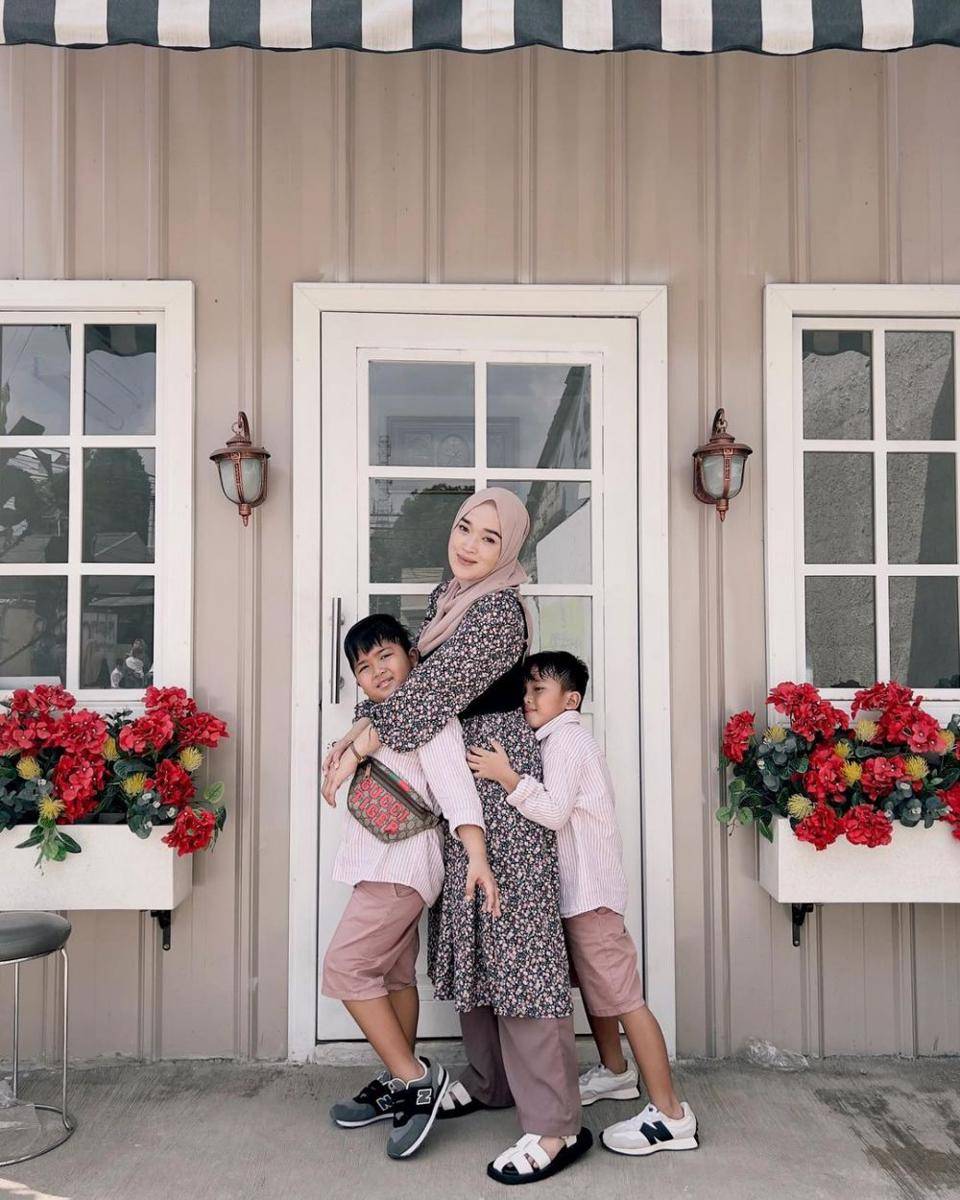 Ririe Fairus dan buah hati (instagram.com/ririe_fairus)
