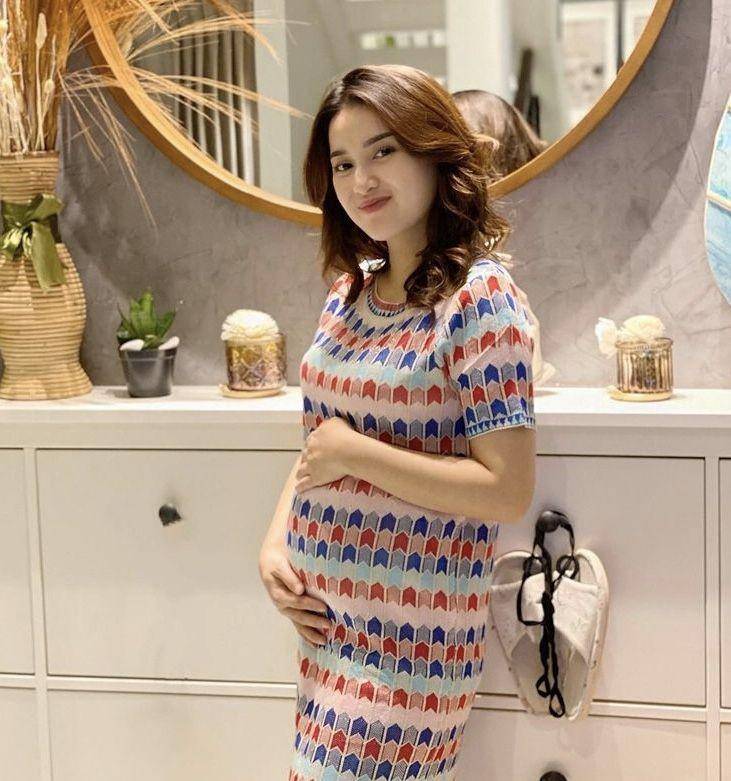 Rosi melahirkan (instagram.com/rsn.dw)