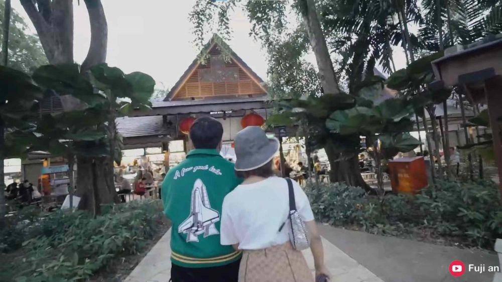 Fuji nyamperin Thariq ke Singapura (YouTube.com/Fuji an/)