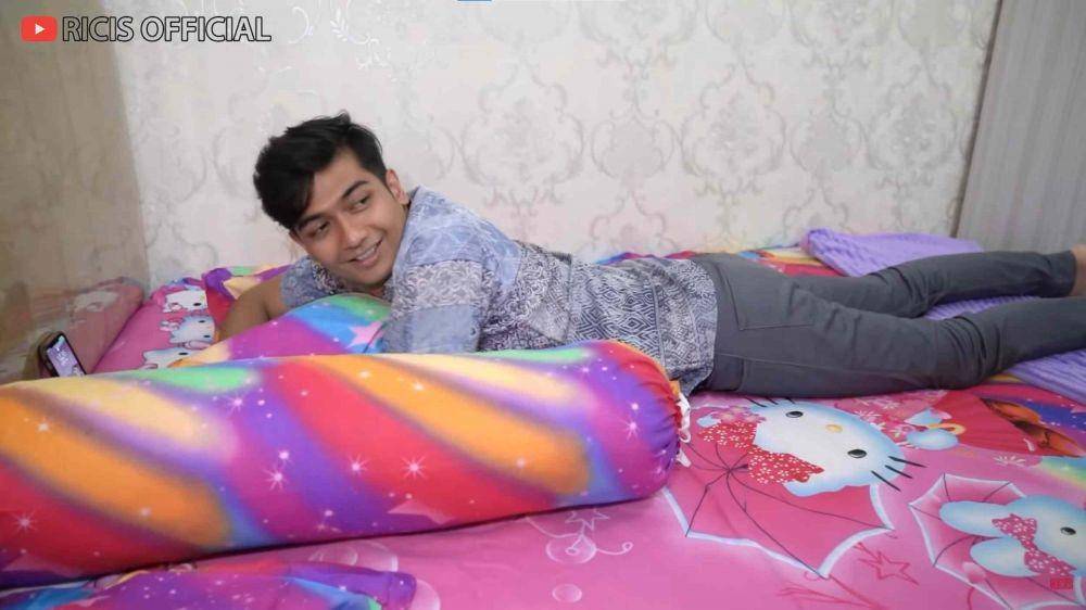 Kamar bujang Teuku Ryan di Langsa, Aceh (YouTube.com/Ricis Official/)