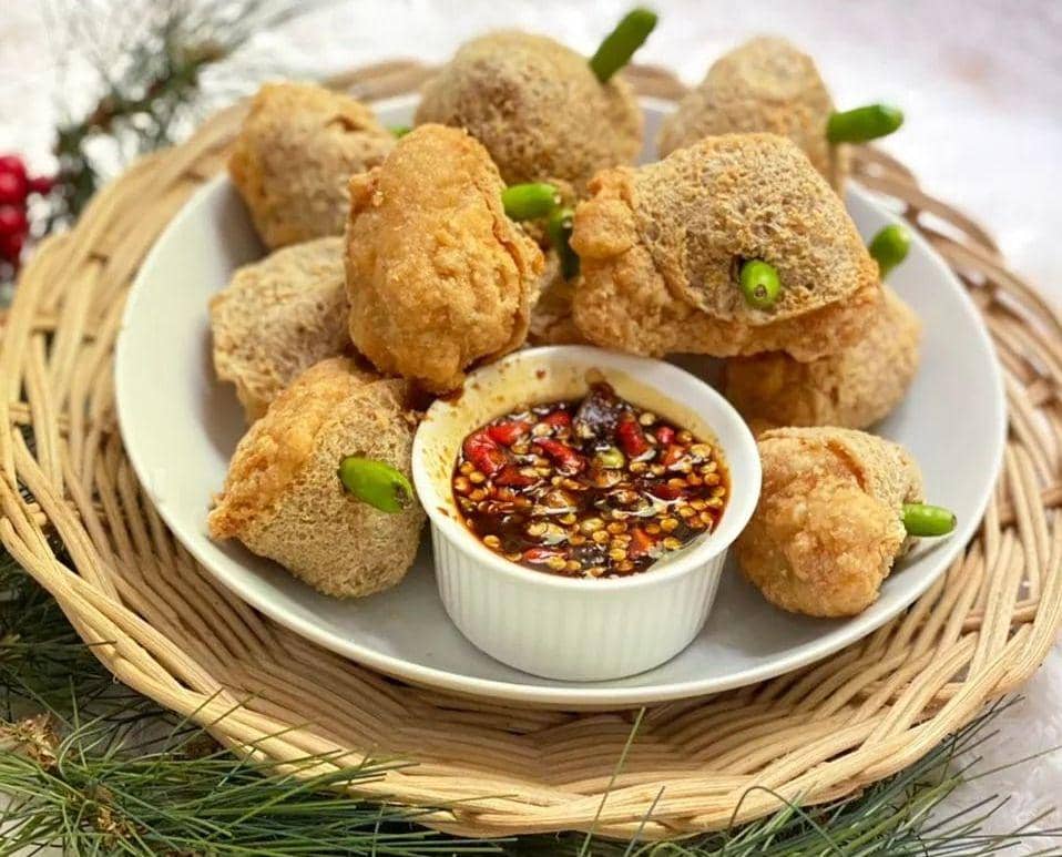 ilustrasi gorengan yang disajikan dengan cabai rawit (instagram.com/linasutiono)