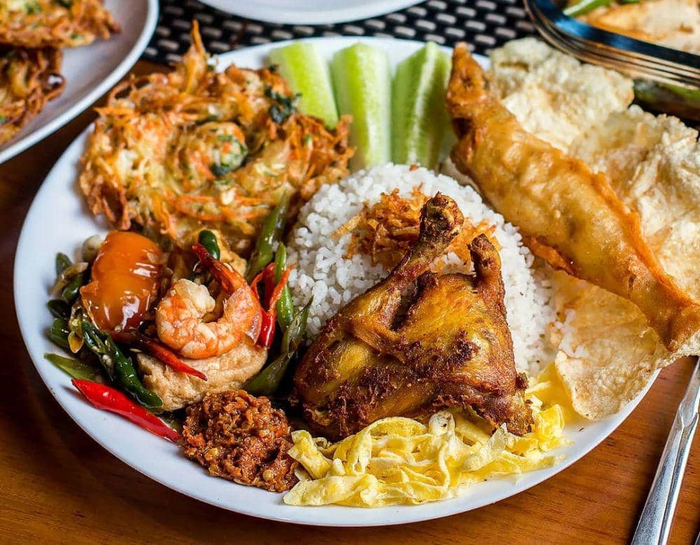 ilustrasi gorengan sebagai lauk (instagram.com/synthiatjipto)