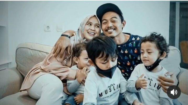 potret keluarga Ovie Wali Band (instagram.com/riaa_ovie)