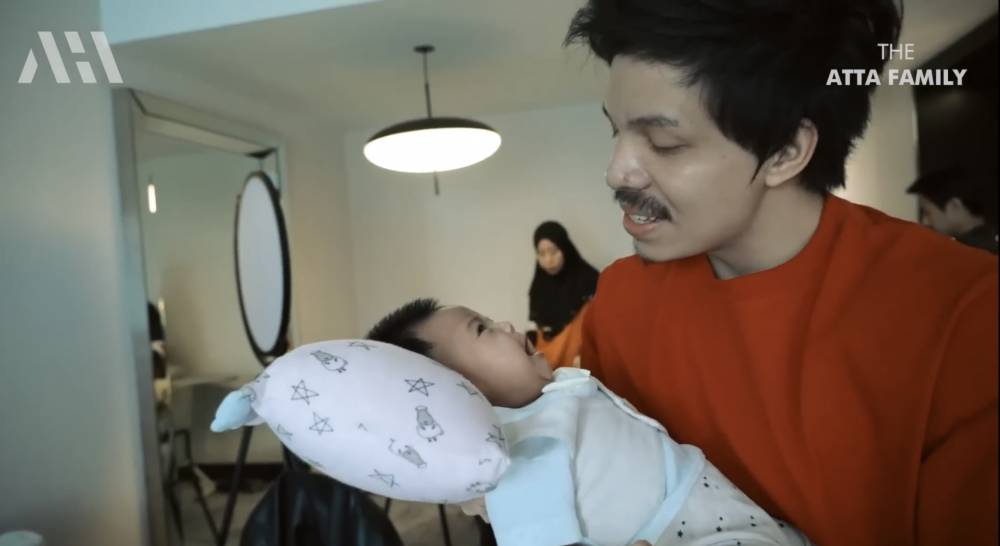 momen Atta dan Aurel belanja di Singapura (youtube.com/attahalilintar)