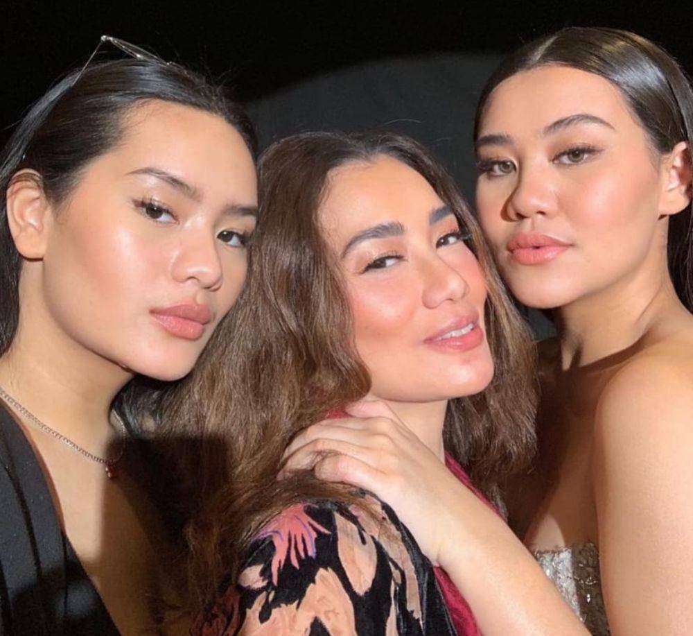 potret Reza Artamevia bersama dua putrinya (instagram.com/rezaartameviaofficial)