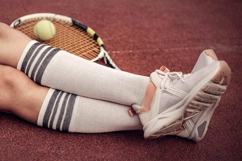 5 Rekomendasi Sepatu Tenis untuk Wanita, Tingkatkan Level Permainan!