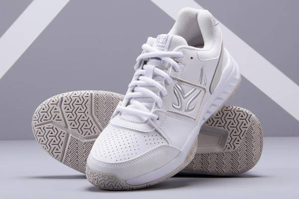 ARTENGO TS 160 sebagai rekomendasi sepatu tenis untuk wanita (decathlon.co.id)