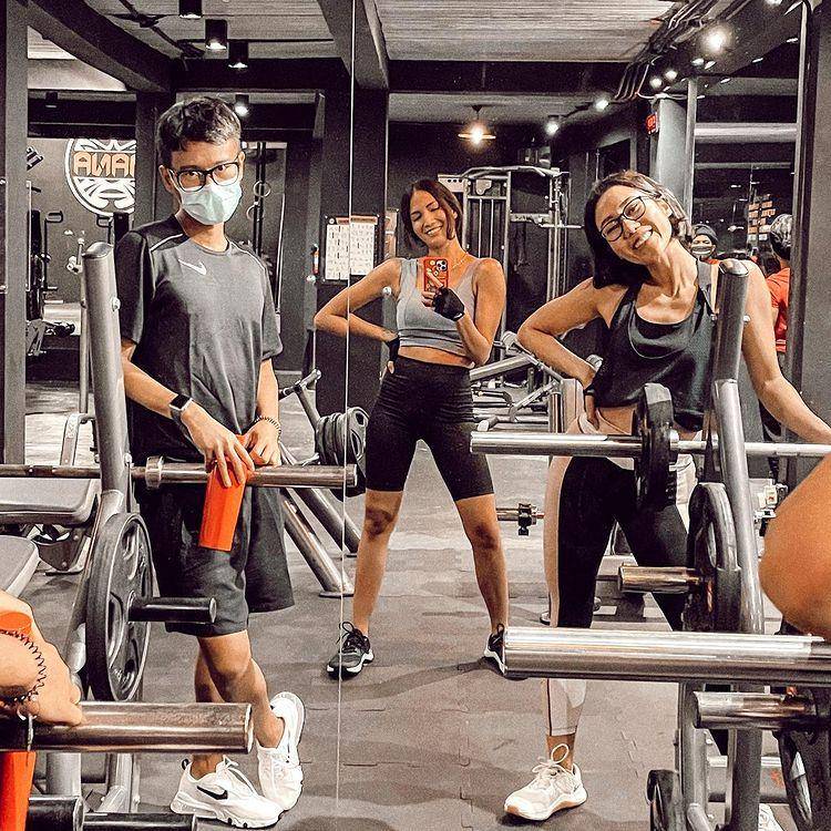 Foto fashion workout Aulia Sarah (instagram.com/owliasarah)