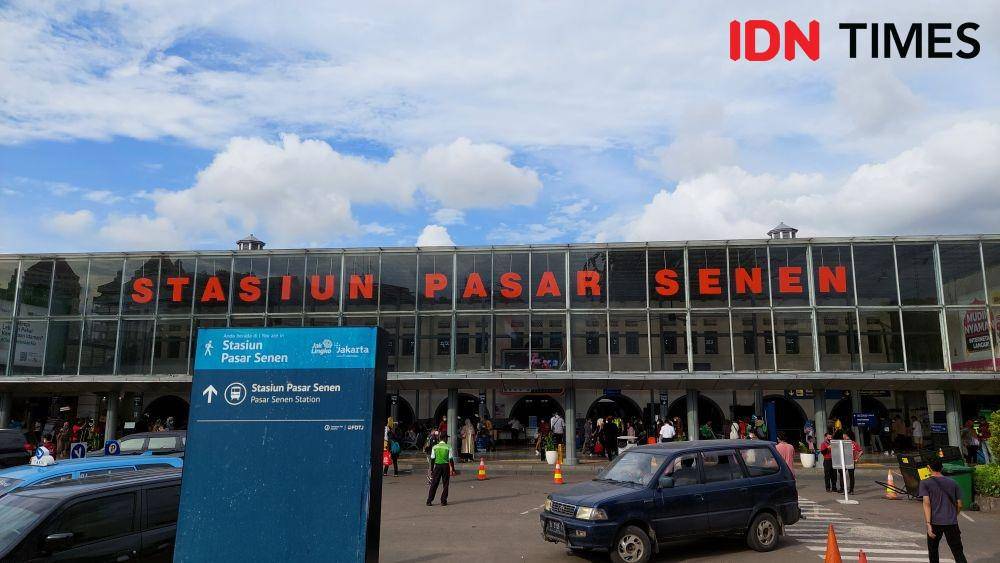 Suasana Stasiun Pasar Senen saat arus mudik 2022. (dok. Uji Sukma Medianti)