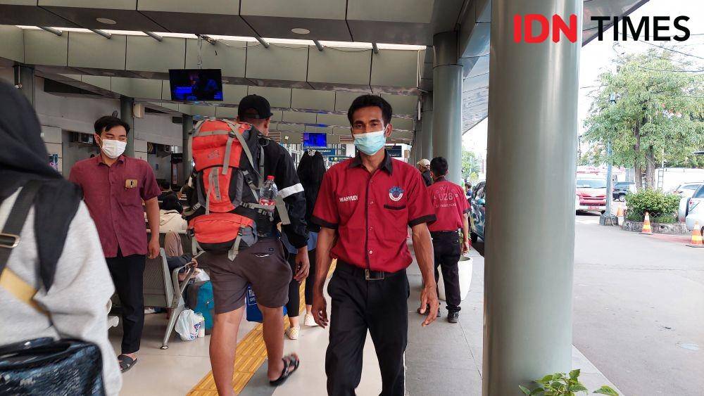 Suasana Stasiun Pasar Senen saat arus mudik 2022. (dok. Uji Sukma Medianti)