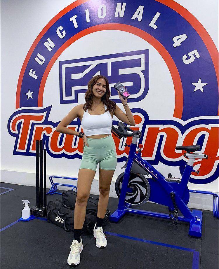 Foto fashion workout Aulia Sarah (instagram.com/owliasarah)