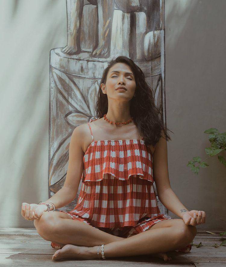 Foto fashion workout Aulia Sarah (instagram.com/owliasarah)