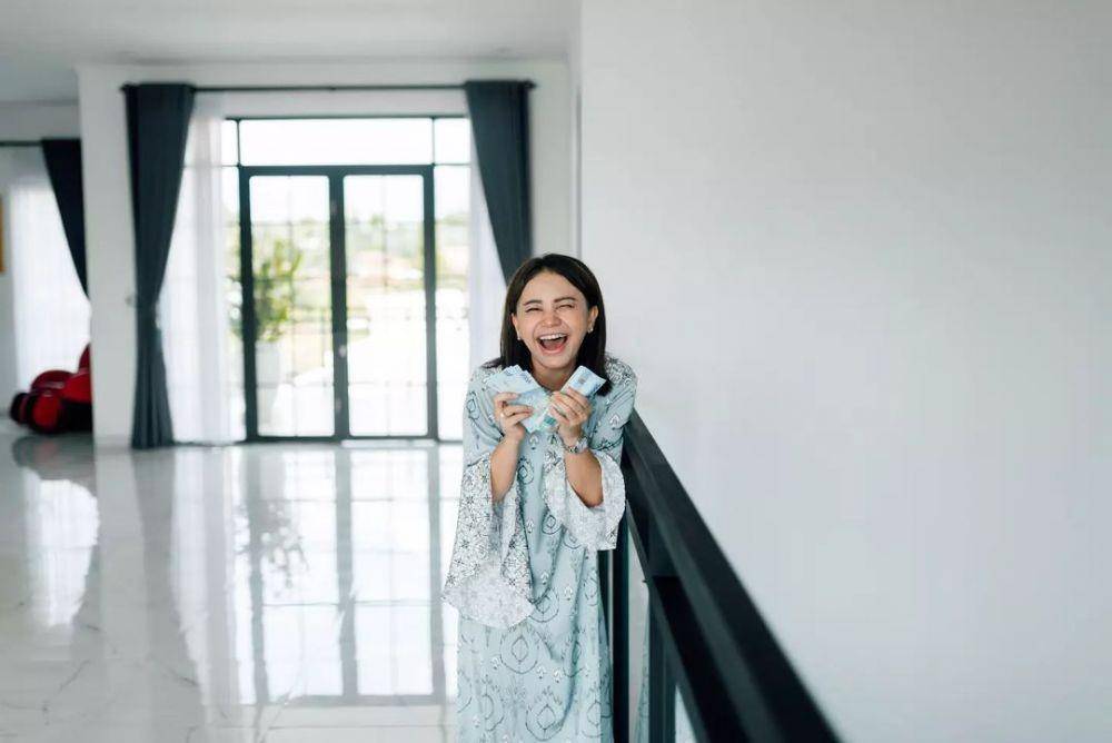 momen Rossa berbagi THR (instagram.com/itsrossa910)