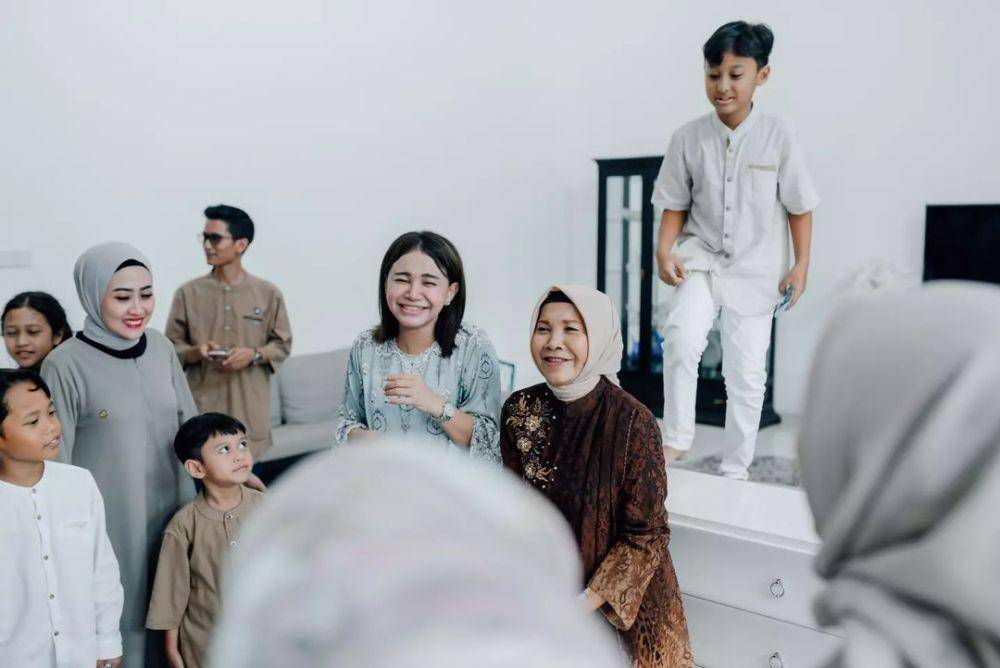 momen Rossa berbagi THR (instagram.com/itsrossa910)
