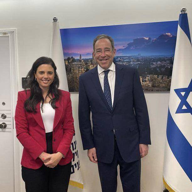 Menteri Dalam Negeri Israel Ayelet Shaked bersama Dubes AS untuk Israel Thomas Nides (Twitter.com/Ambassador Tom Nides)