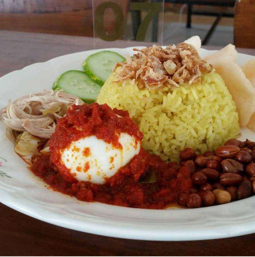 Nasi kuning (instagram.com/hhengkii)
