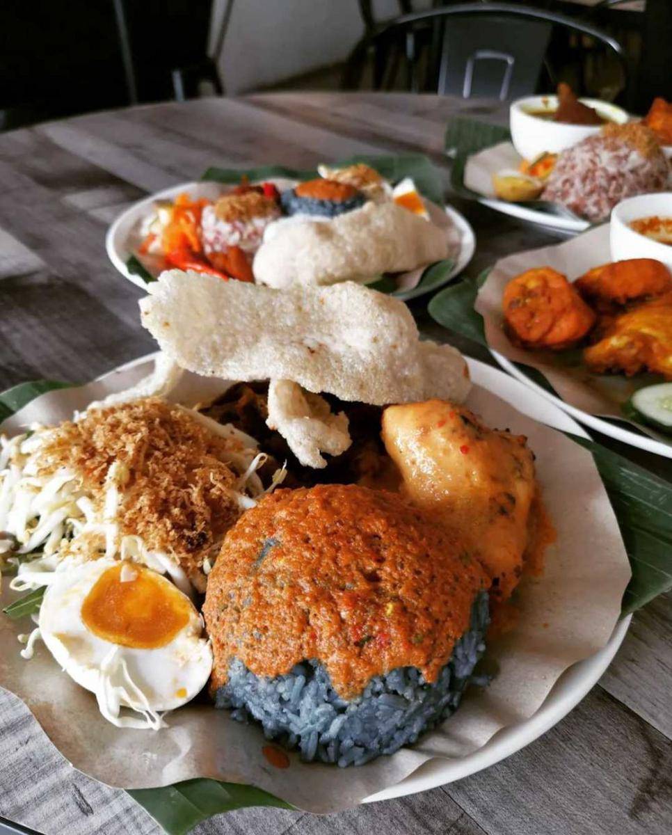 Nasi kerabu (instagram.com/nasi_pakman)