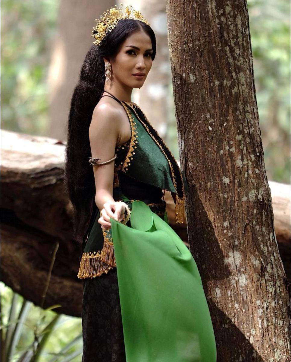 Aulia Sarah (instagram.com/owliasarah)
