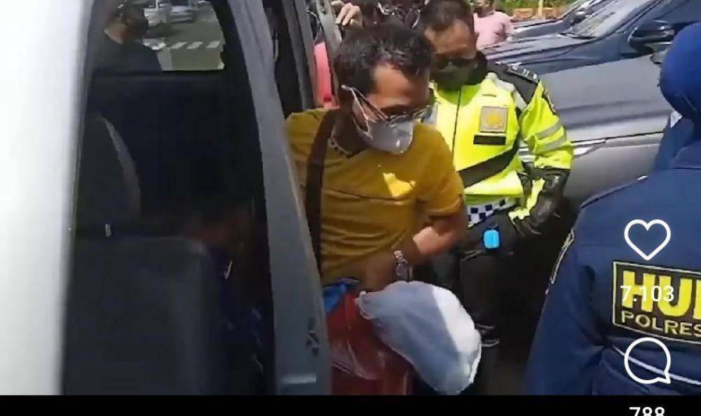 Viral, Ambulans Terobos One Way Ternyata Angkut Wisatawan/ tangkapan layar @infojawabarat