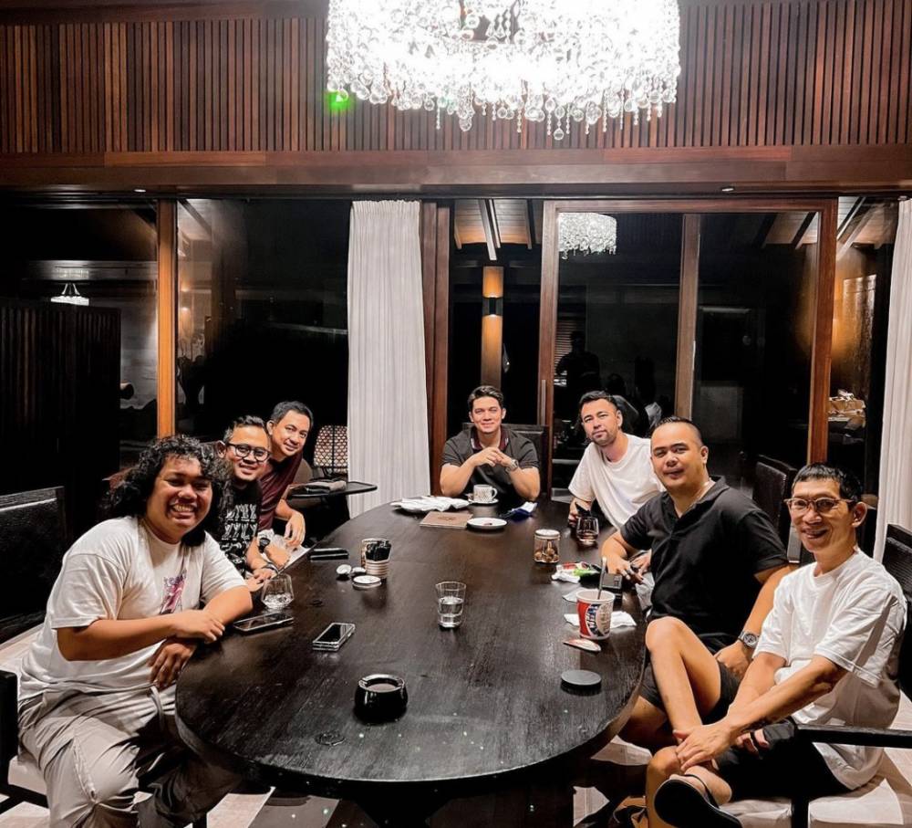 potret liburan Raffi Ahmad dan gengnya (instagram.com/irwansyah_15)