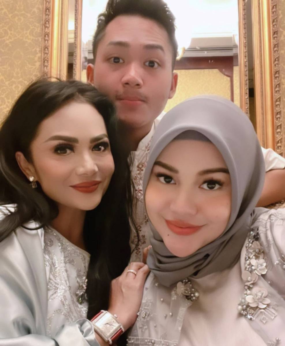 potret kedekatan Aurel dan Azriel dengan Krisdayanti (instagram.com/krisdayantilemos)