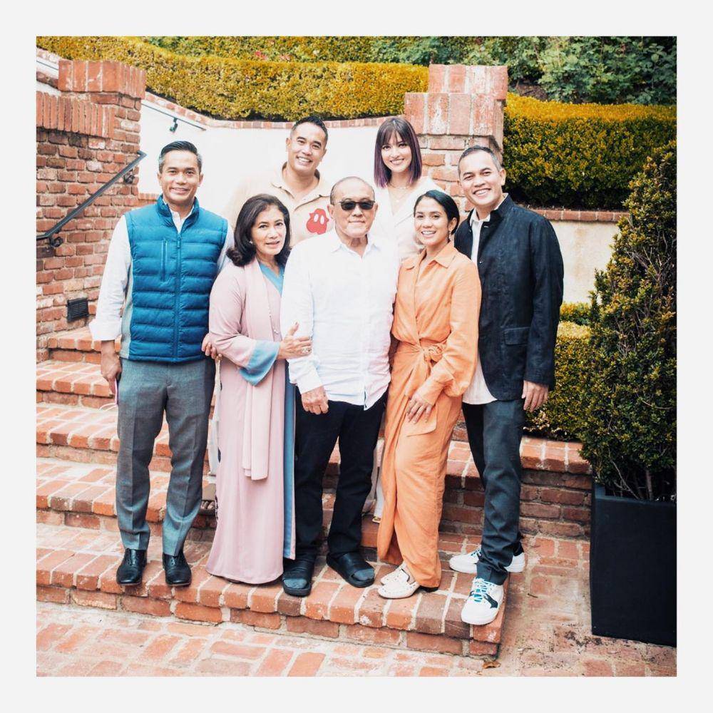 momen lebaran keluarga Nia Ramadhani dan Ardi Bakrie (instagram.com/ramadhaniabakrie)