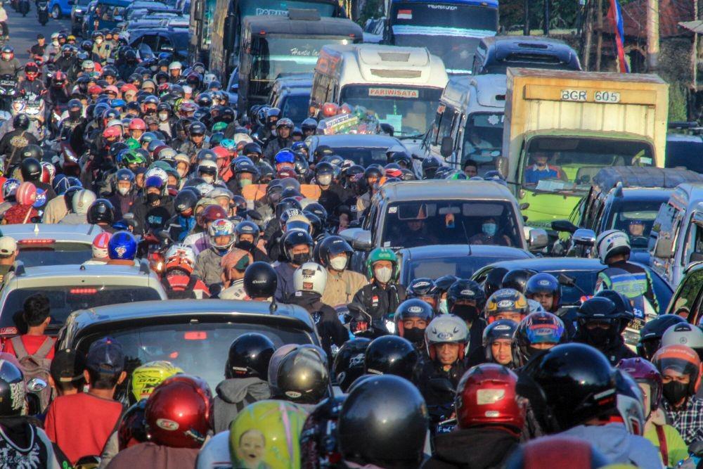 7 Foto Horornya Macet di Puncak Bogor Saat Diserbu 260 Ribu Kendaraan