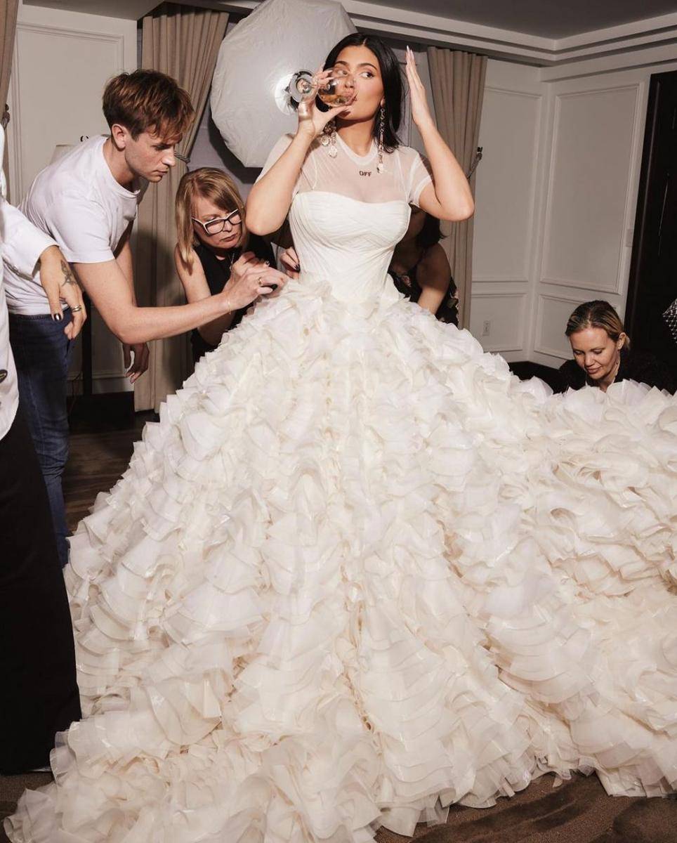 behind the scene Kylie Jenner di Met Gala 2022 (instagram.com/kyliejenner)