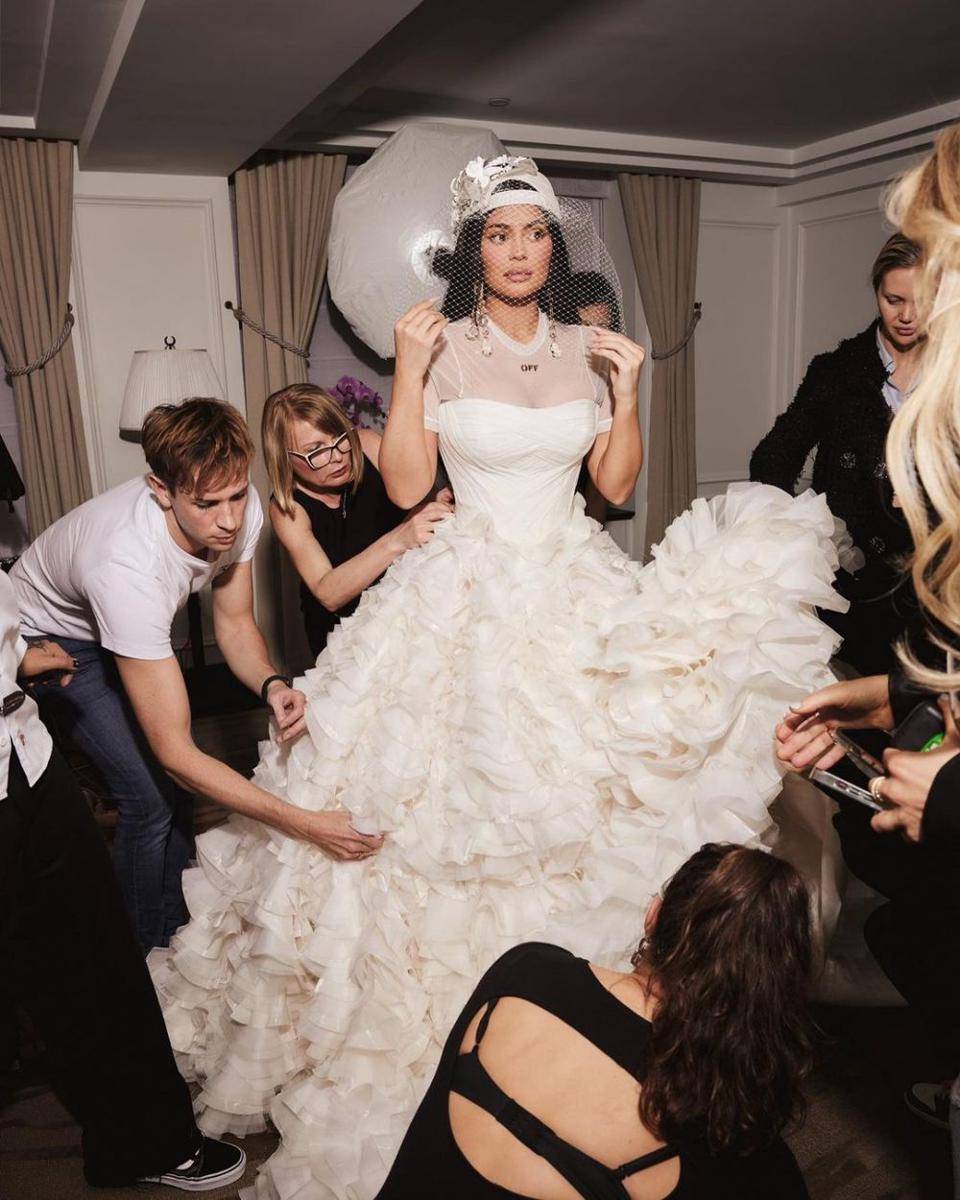 behind the scene Kylie Jenner di Met Gala 2022 (instagram.com/kyliejenner)