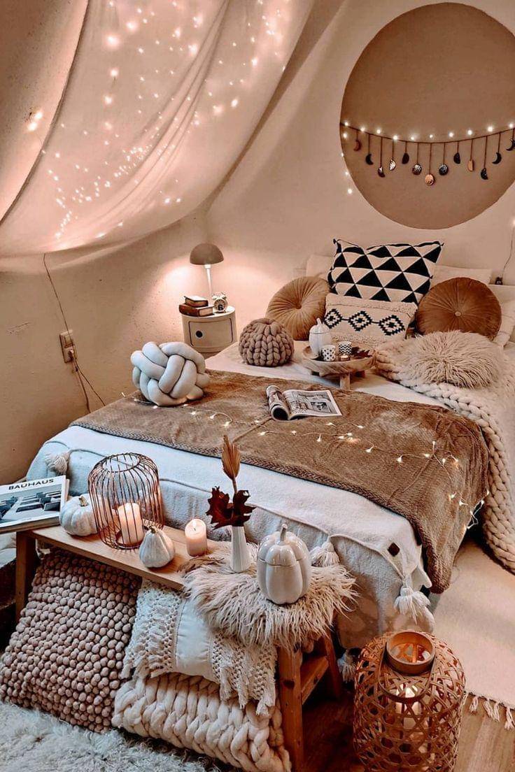 ilustrasi kamar tidur musim gugur (pinterest.com/Quiet Woods Creations || Custom Signs & Home Décor)