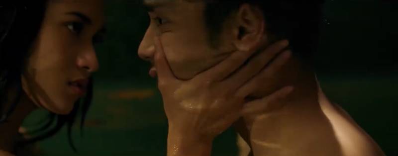 Adegan panas ini ternyata dikelilingi ular. (Instagram.com/kknmovie)