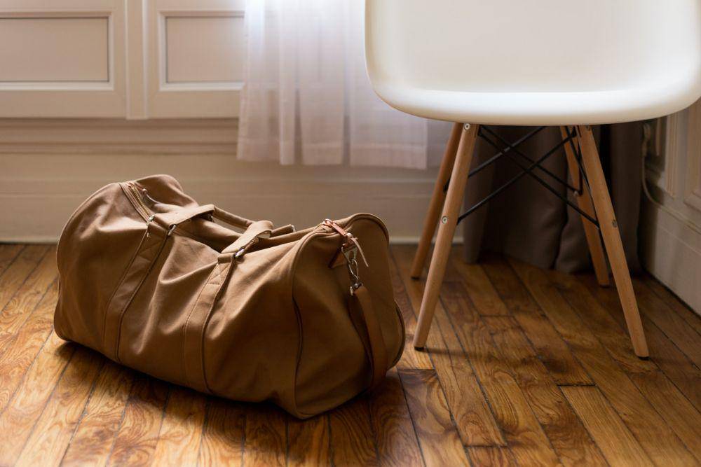 Ilustrasi duffle back (unsplash.com/Erol Ahmed)