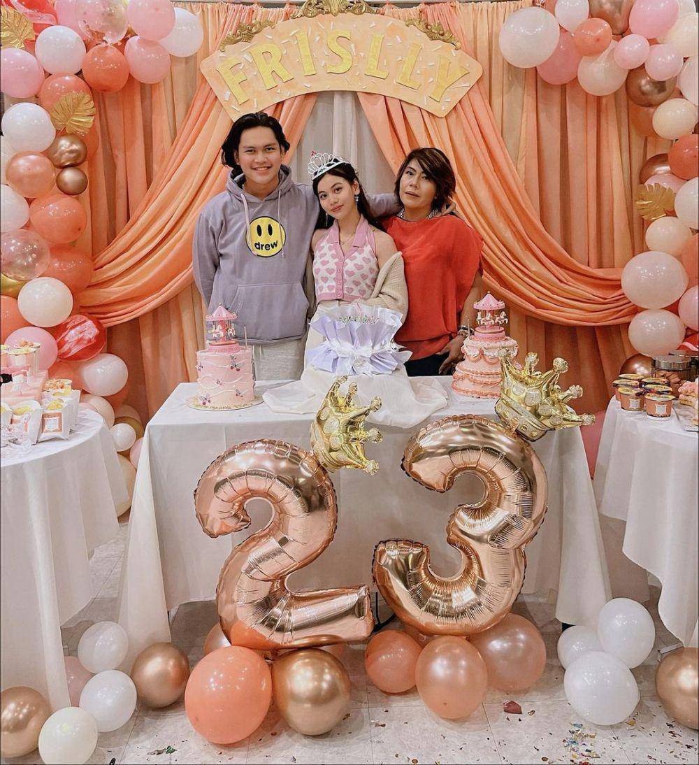 Momen ulang tahun Frislly Herlind ke-23. (instagram.com/itsme.frisllyherlind)
